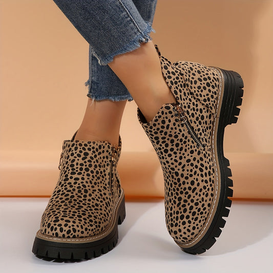 Mealla | Sturdy boots with zip closure