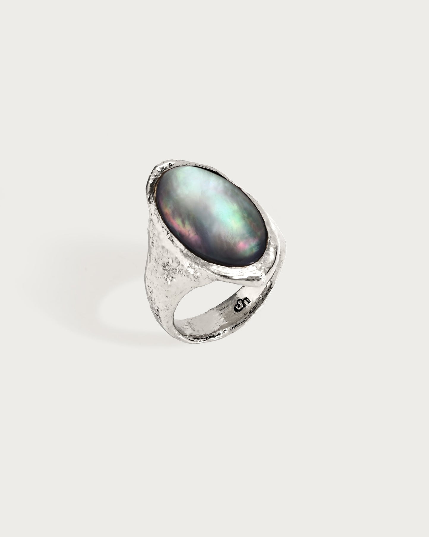 Midnight Oval Shell Ring in Silver