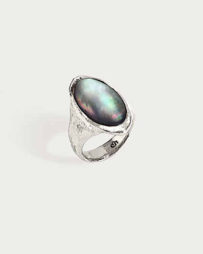 Midnight Oval Shell Ring in Silver